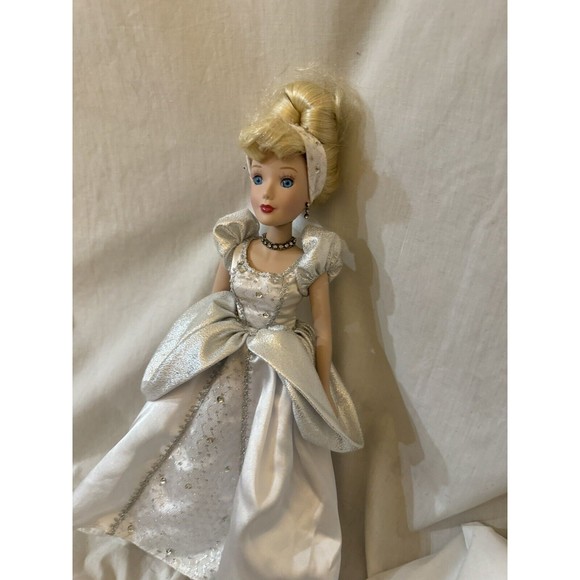 Disney Princess Cinderella Porcelain Keepsake Doll Holiday Jewels Brass Key - Picture 2 of 7